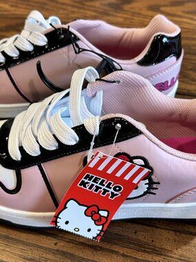 Hello Kitty Pink Patent Leather Women's Shoes, Size 8, New, Tags